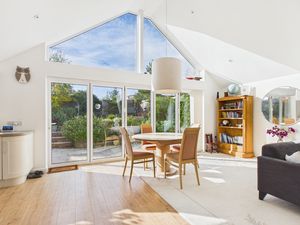 Lounge/Dining- click for photo gallery